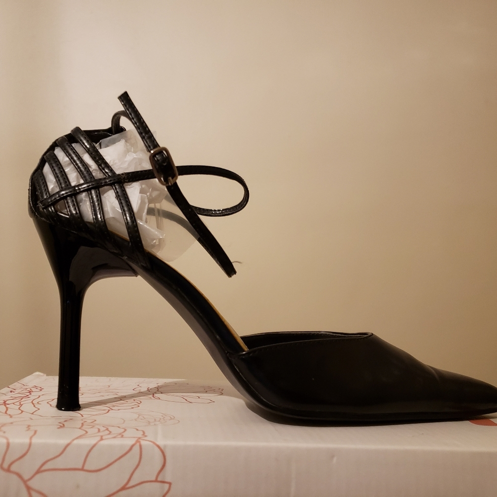 Classified black heels for women